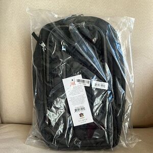 NWT Lug Tailback Sling Bag in Black